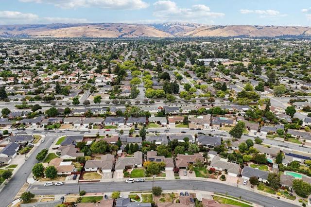 37987 Alta Drive, Fremont CA: https://media.crmls.org/mediaz/0457eb03-e41d-4aba-be7f-fb6dcbc3f416.jpg