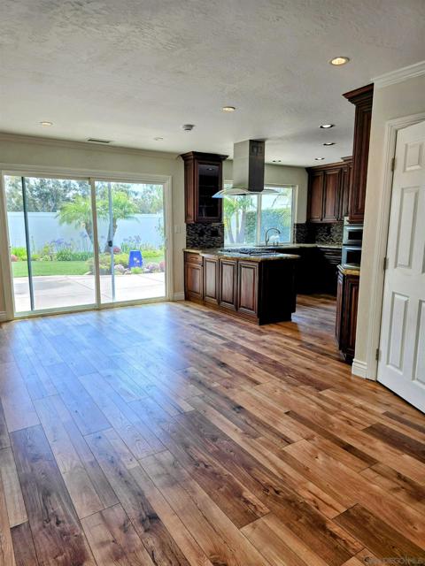 9932 Ironwood Place, San Diego CA: https://media.crmls.org/mediaz/045805aa-517f-4f30-9182-3acbaa69558e.jpg
