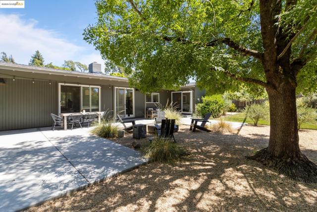 2041 Hidden Valley Dr, Santa Rosa CA: https://media.crmls.org/mediaz/045853e0-f8d7-446d-b176-9ec86b9a5ea4.jpg