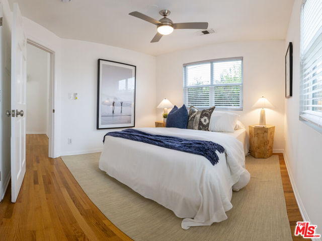 654 Broadway Street photo 20