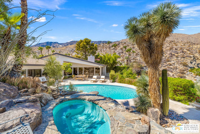 13 Cahuilla Hills Drive, Palm Springs CA: https://media.crmls.org/mediaz/0458edfe-f92c-4ef0-8fd1-71e03aef16ed.jpg