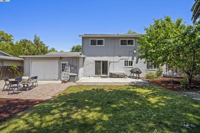 963 Getoun Dr, Concord CA: https://media.crmls.org/mediaz/04594a71-8a74-47cf-a3bd-6bb5244da749.jpg