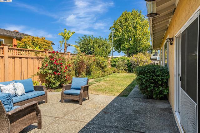 947 Crane Ave, Foster City CA: https://media.crmls.org/mediaz/045990c6-059f-4c61-a3c0-f18c340f4f48.jpg