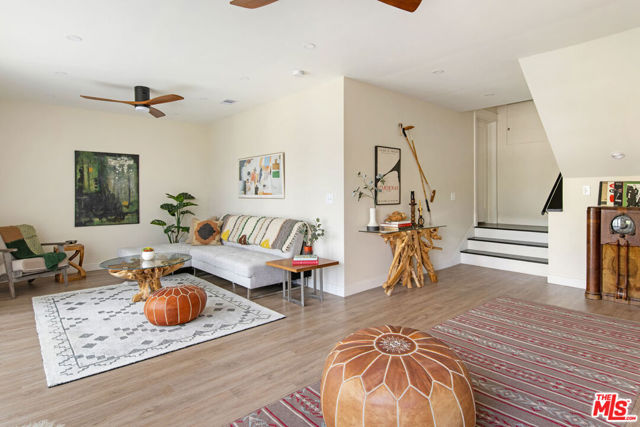 844 E Kensington Road, Los Angeles CA: https://media.crmls.org/mediaz/0459c0c5-3445-4e45-86cb-ab777e6cb293.jpg