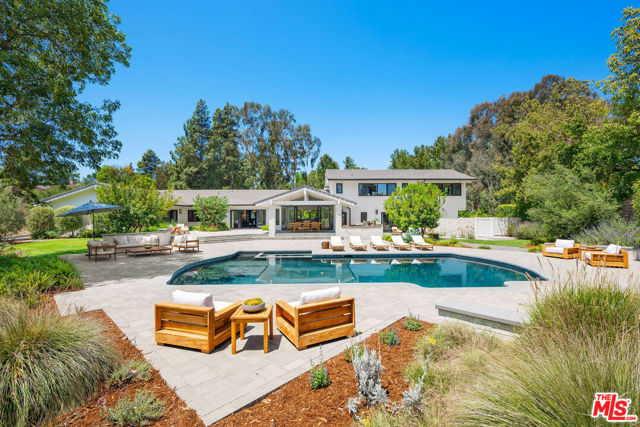 24884 Jim Bridger Road, Hidden Hills CA: https://media.crmls.org/mediaz/045a02a6-d882-4372-b3e2-6b2b7d9667fc.jpg