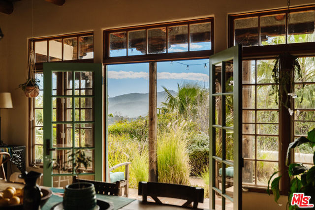2865 Marquette Drive, Topanga CA: https://media.crmls.org/mediaz/045a4441-b4ed-4703-9b5c-05ff9fc6c01a.jpg