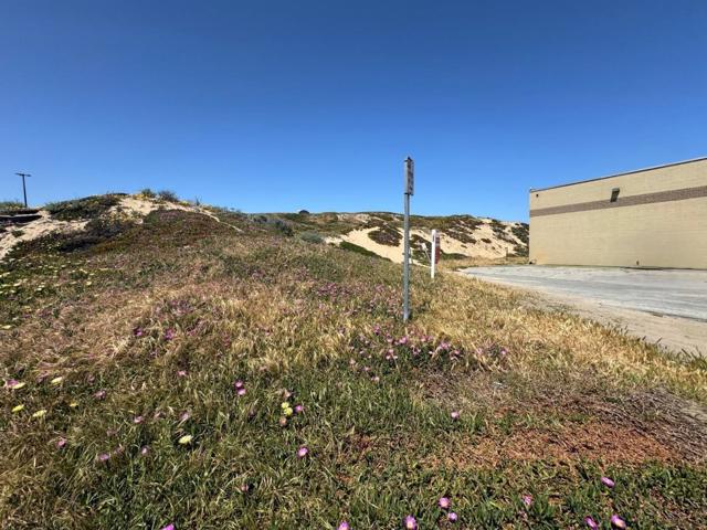 300 Orange Avenue, Sand City CA: https://media.crmls.org/mediaz/045a513e-d09e-43ee-a597-c1263211b387.jpg