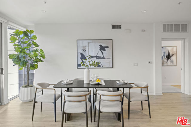 629 Traction Avenue, Los Angeles CA: https://media.crmls.org/mediaz/045a653c-71aa-47d7-a8b3-23c7acba5986.jpg
