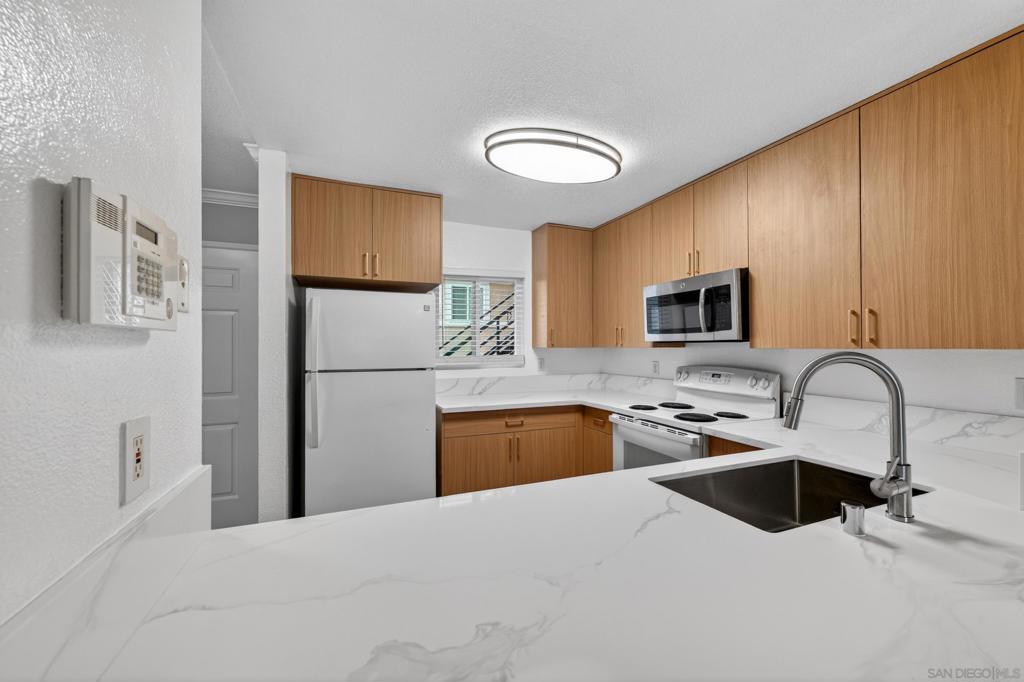 7545 Charmant Dr - photo 4