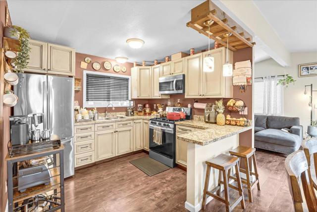 20 Russell Rd Street, Salinas CA: https://media.crmls.org/mediaz/045b931e-d6d8-4172-b338-62cf1240c708.jpg