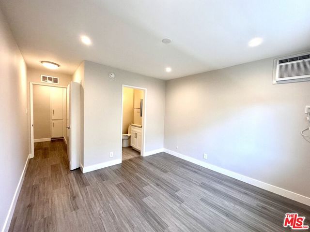 1051 S Sherbourne Drive, Los Angeles CA: https://media.crmls.org/mediaz/045c4e42-0bd1-4f32-84a0-14ee5f19c81f.jpg