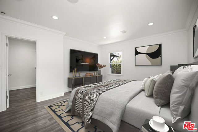 23046 Leonora Drive, Woodland Hills CA: https://media.crmls.org/mediaz/045c8f77-2427-4397-8eab-d9598193f9fd.jpg