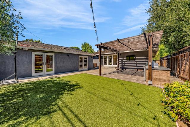1024 Berkeley Avenue, Menlo Park CA: https://media.crmls.org/mediaz/045d01dc-2827-4554-b778-6c3cd3838168.jpg