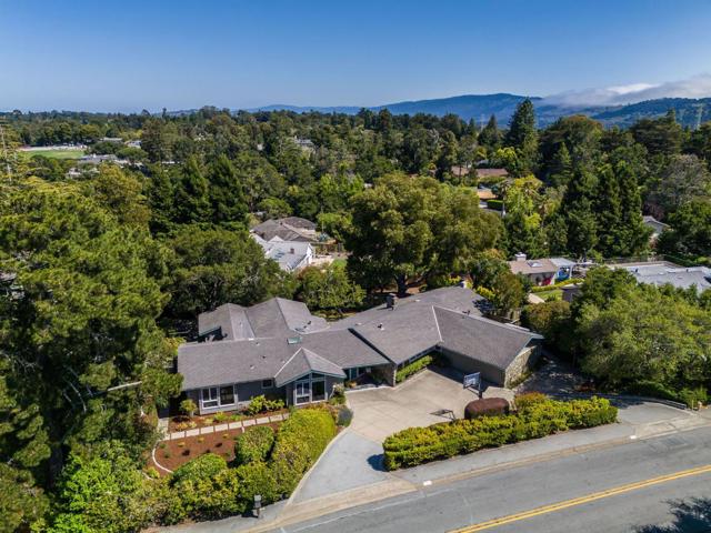 3795 Ralston Avenue, Hillsborough CA: https://media.crmls.org/mediaz/045d0cfb-c729-4d4c-94bf-f595c67a312f.jpg