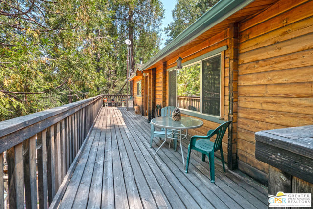 6307 Cedar Court, Angelus Oaks CA: https://media.crmls.org/mediaz/045d1a38-f24d-4e50-b880-6fb241537a5d.jpg