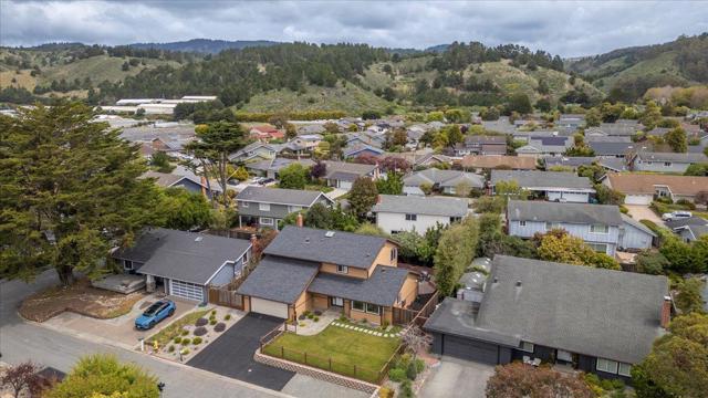 2013 Avignon Place, Half Moon Bay CA: https://media.crmls.org/mediaz/045d3dd6-94bd-4dc8-9f52-cb2b90e61a26.jpg