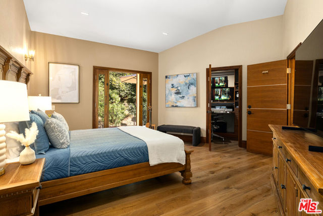 2468 Coldwater Canyon Drive, Beverly Hills CA: https://media.crmls.org/mediaz/045da097-ee9b-4168-9a44-d14cf54b9a7c.jpg