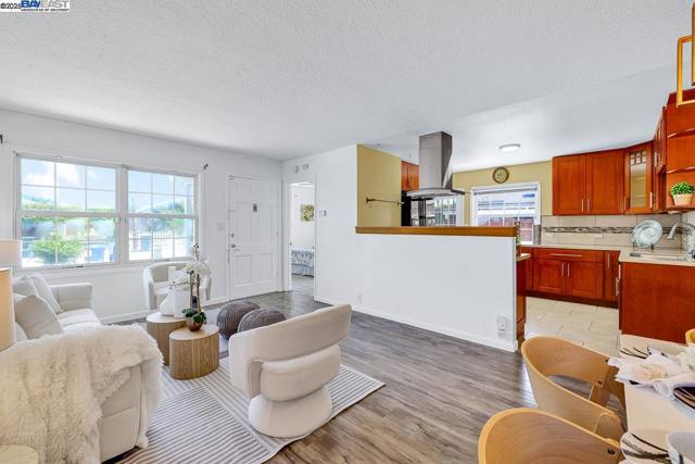 1069 Melcher St, San Leandro CA: https://media.crmls.org/mediaz/045de59f-e87d-406c-8f14-53c1363c15d4.jpg