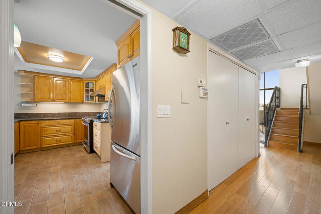 125 W Mountain Street, Glendale CA: https://media.crmls.org/mediaz/045df3a9-b69a-409f-b84c-d6ea1029d19c.jpg