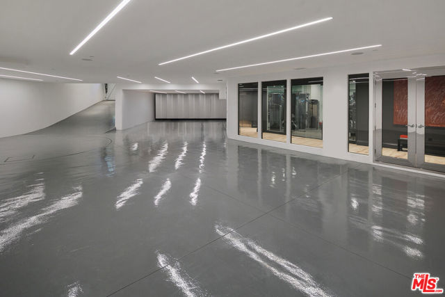 9520 Hidden Valley Road, Beverly Hills CA: https://media.crmls.org/mediaz/045e082e-4686-4e8d-a53d-43bbd91c8171.jpg