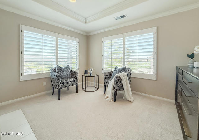 3030 Hollycrest Avenue, Thousand Oaks CA: https://media.crmls.org/mediaz/045e2f06-56e4-4b2d-8be1-718ad06dba71.jpg