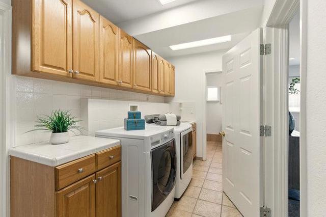 698 Emerald Hill Road, Redwood City CA: https://media.crmls.org/mediaz/045e7e02-a7a7-4fce-88b4-2b405f77b6c0.jpg