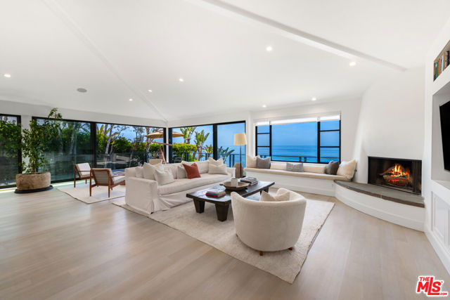7089 Birdview Avenue, Malibu CA: https://media.crmls.org/mediaz/045f2569-0748-4681-b42b-c4fa35c226ae.jpg