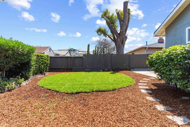 102 W 15Th St, Antioch CA: https://media.crmls.org/mediaz/045f2d06-2fb9-4f1b-8dce-92ba3ae362b7.jpg