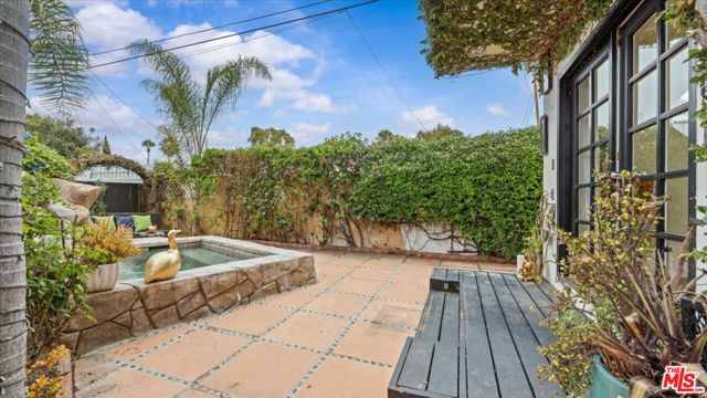 12440 Walsh Avenue, Los Angeles CA: https://media.crmls.org/mediaz/045f5870-5e5a-4a07-9769-79b3419b74da.jpg