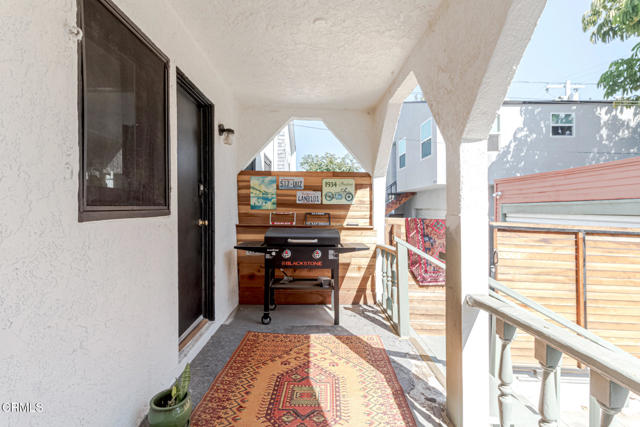 632 Mariposa Avenue, Los Angeles CA: https://media.crmls.org/mediaz/045fda19-698c-4ae6-a526-f0b95e03bf9e.jpg