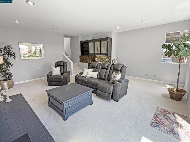 130 Hillcroft Way, Walnut Creek CA: https://media.crmls.org/mediaz/046046a5-cd21-471c-a9d6-42441b69ed6f.jpg