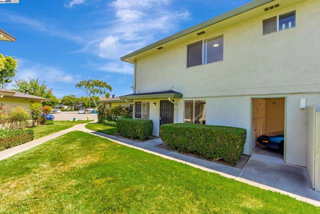 2274 Peacock Pl, Union City CA: https://media.crmls.org/mediaz/0460535d-eac2-4e8c-9501-d842b6f52caa.jpg