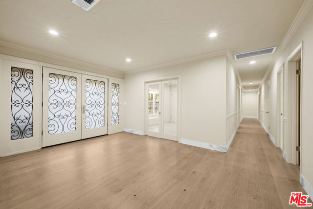 17449 Sumiya Drive, Encino CA: https://media.crmls.org/mediaz/046099a9-dc2b-4c43-8e80-650cde064d10.jpg