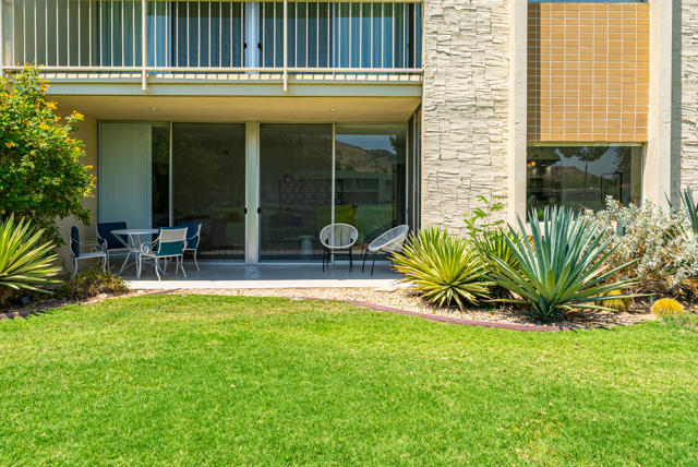 519 Desert Lakes Drive, Palm Springs CA: https://media.crmls.org/mediaz/0460c074-704b-424b-8e4a-097b6ff98694.jpg