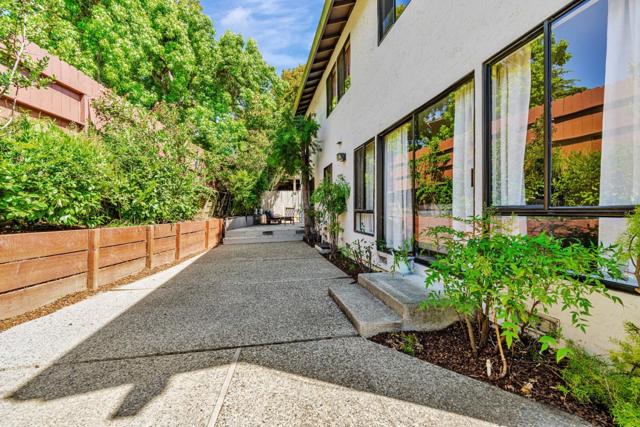 764 Bain Place, Redwood City CA: https://media.crmls.org/mediaz/04622a7d-6262-45cc-a423-3383164bdc7e.jpg