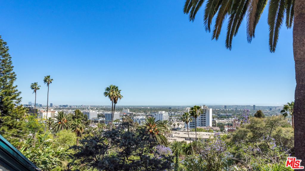 2003 La Brea Terrace