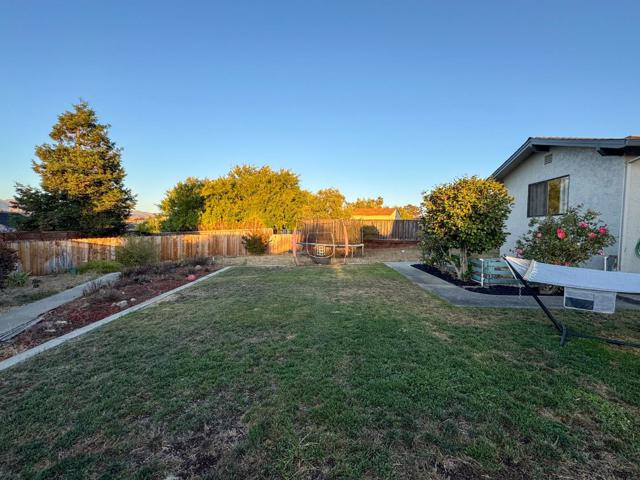 215 Rays Circle, Hollister CA: https://media.crmls.org/mediaz/0462867c-0f78-42e8-93f1-f8b4a98f9dc9.jpg