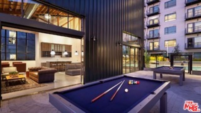 695 S Santa Fe Avenue, Los Angeles CA: https://media.crmls.org/mediaz/0462ab23-719a-4af6-a511-89cb614b9b26.jpg