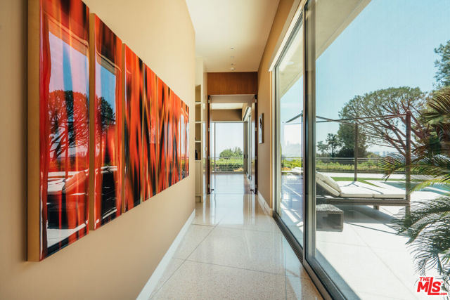 1470 CARLA, Beverly Hills CA: https://media.crmls.org/mediaz/0462c106-44b5-4c31-acef-1e0ccf93e6d9.jpg