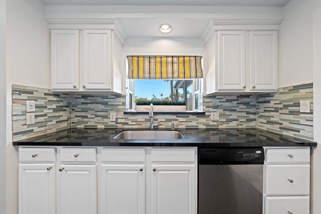 515 N Calle Marcus, Palm Springs CA: https://media.crmls.org/mediaz/0463e3b8-b5ff-43ba-ba0f-91b3737e2362.jpg