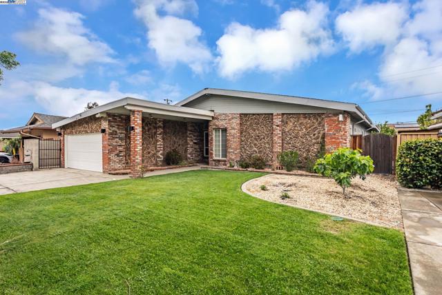 3757 Savannah Rd, Fremont CA: https://media.crmls.org/mediaz/04646cf2-15bb-4710-b937-88b095bca857.jpg