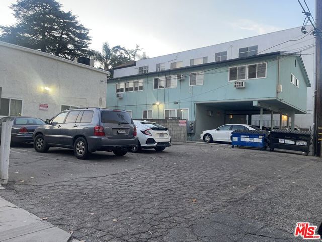 4323 Van Nuys Boulevard, Sherman Oaks CA: https://media.crmls.org/mediaz/04647fd4-736b-4f40-b2c3-465e18d16711.jpg