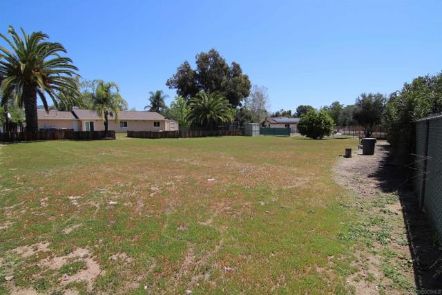 16328 Bassett Court, Ramona CA: https://media.crmls.org/mediaz/04649bed-1dea-4664-bec0-066256c9d8b0.jpg