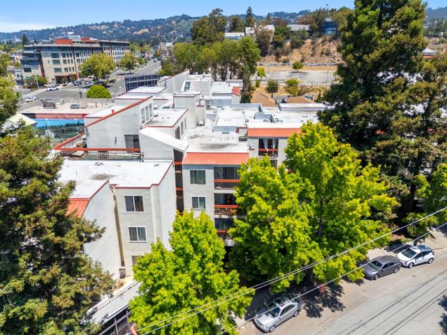 288 Whitmore Street, Oakland CA: https://media.crmls.org/mediaz/04656fad-15d1-4ce2-90de-d219017f83de.jpg