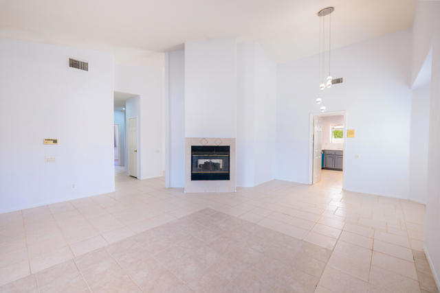40670 Posada Court, Palm Desert CA: https://media.crmls.org/mediaz/0465e1dc-b643-46b6-8c79-ff929fa8f73e.jpg