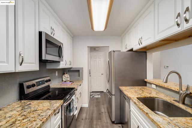 21071 Gary Dr, Hayward CA: https://media.crmls.org/mediaz/04660fa8-358b-4114-9960-3d4c044065ff.jpg