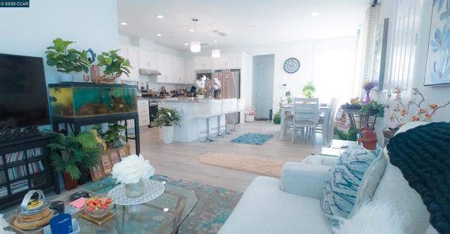 2299 Rustic Oak Ln, Rio Vista CA: https://media.crmls.org/mediaz/04661cc0-77fb-43ca-989f-510b5fe2e6f8.jpg