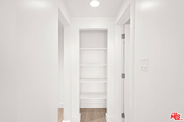 23908 De Ville Way, Malibu CA: https://media.crmls.org/mediaz/04662298-680e-4b5d-887f-bbbfe104f043.jpg