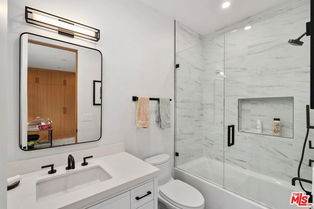 4937 Rubio Avenue, Encino CA: https://media.crmls.org/mediaz/0466db08-e00a-4d70-bc9e-d4e290c08b0a.jpg