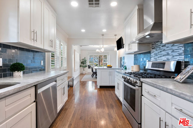 4180 Mount Vernon Drive, View Park CA: https://media.crmls.org/mediaz/0466fb57-1ba2-4453-9158-6e8fe41a2b9c.jpg